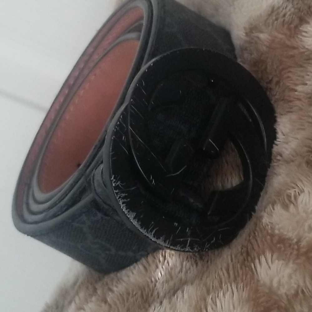 Selling a gucci belt